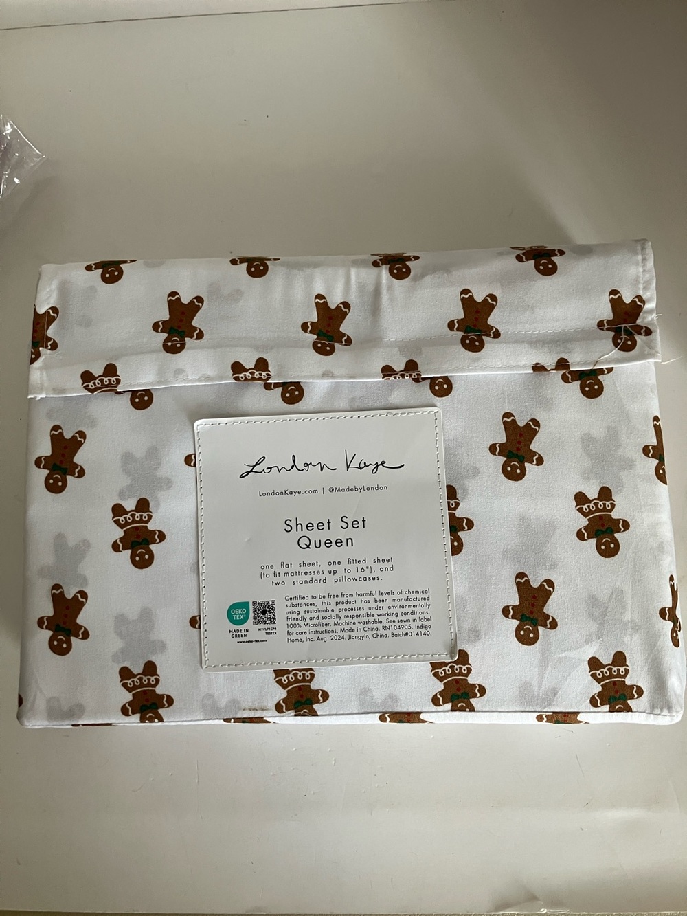 London Kaye Queen Sheet Set in White with Gingerbread Motif